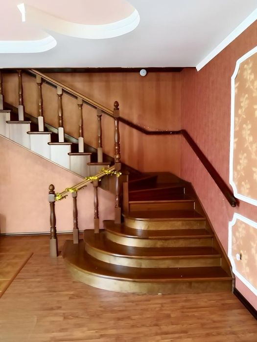 Продам 8ком квартиру