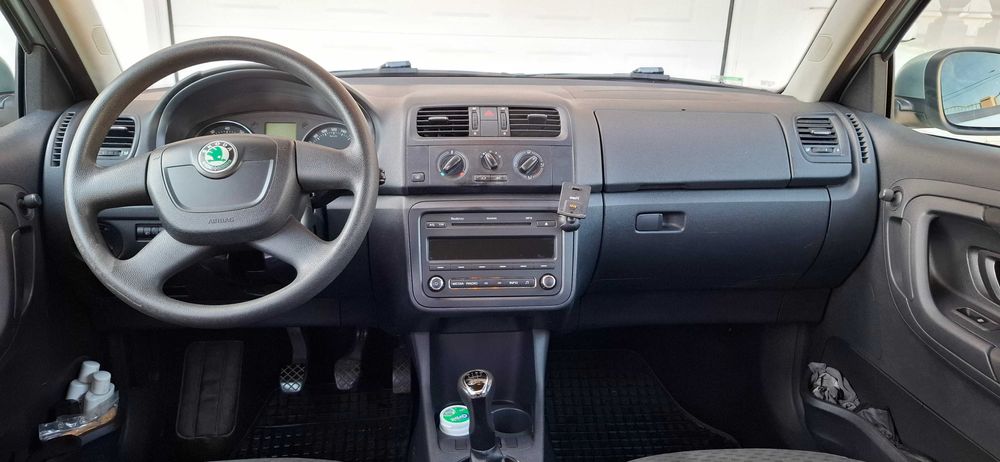 Vand Skoda Fabia 2, benzina, an 2011 246k km