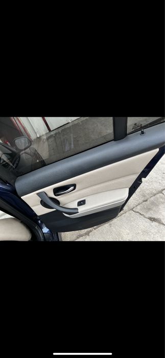 Fete usi spate bmw e90 e91 cu loc boxa