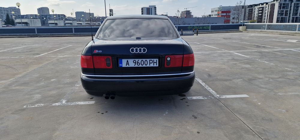Audi s8 d2  2002