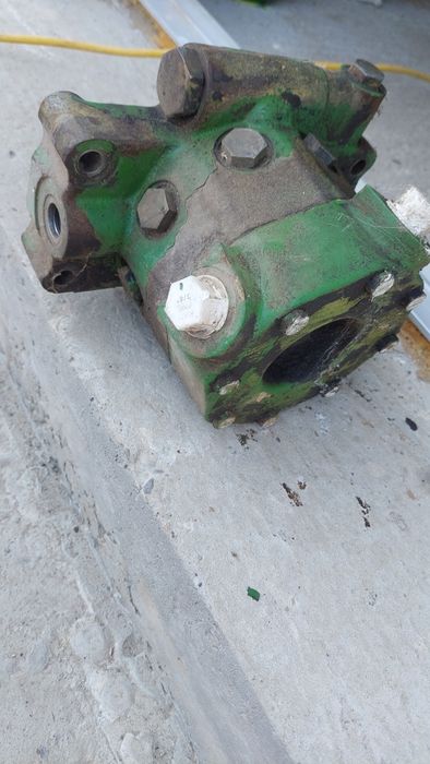 De vânzare pompă hidraulică John Deere 2130