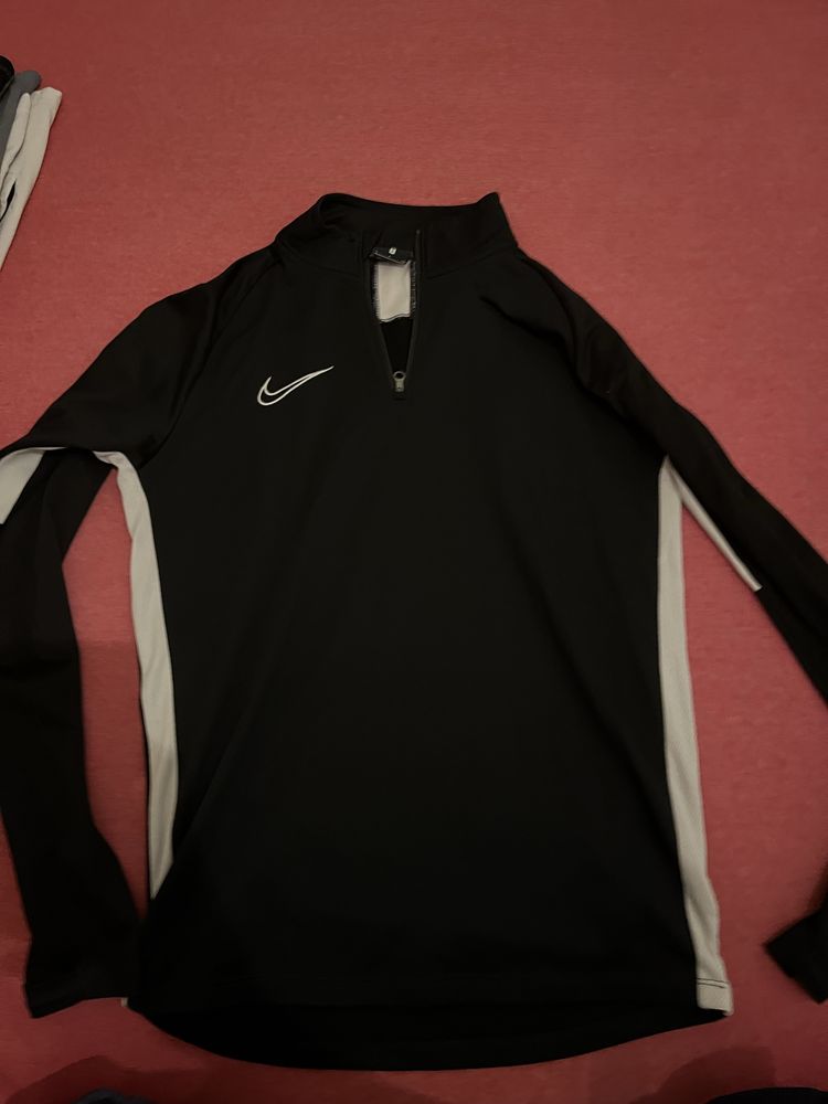 3 Оригинални горнища NIKE и REEBOK