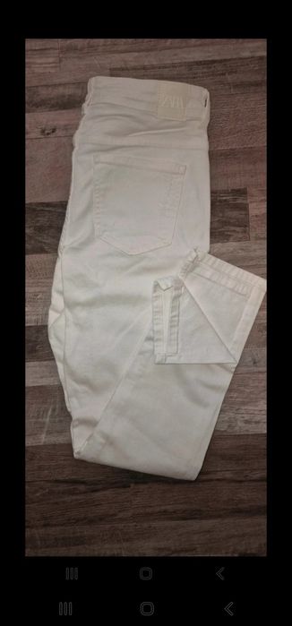 Pantaloni albi Zara