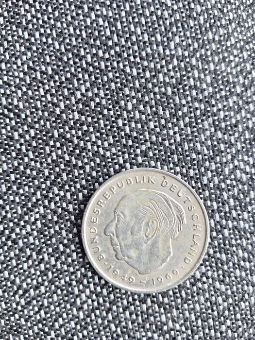 Moneda două mărci germane.