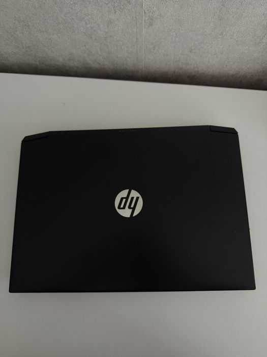 Продавам лаптоп HP Pavilion Gaming 15 в отлично състояние