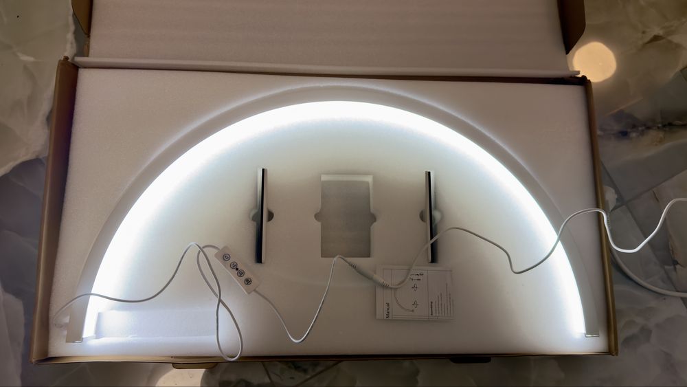 Lampa semiluna manichiura