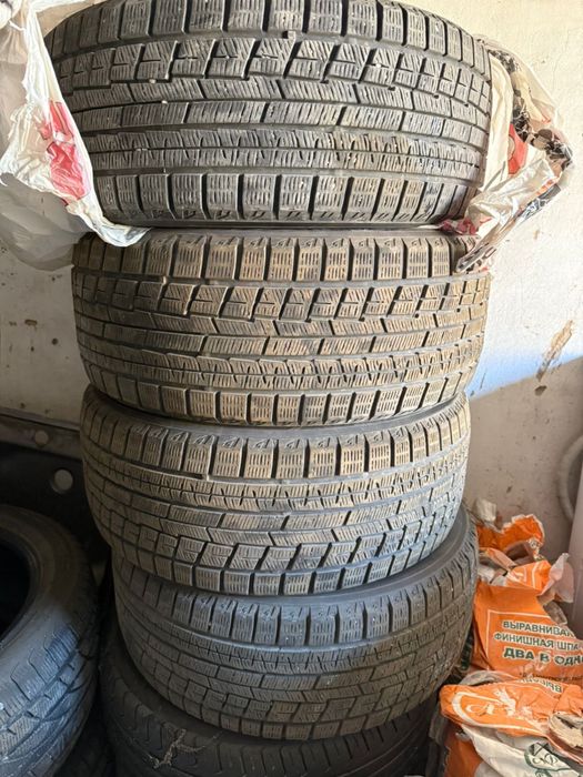 Продаются зимние шины от Toyota 75