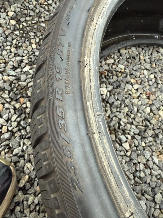 Cauciucuri 2 buc 235 / 35 r19 Pirelli iarna