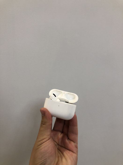 Airpods pro левый с кейсом оригинал