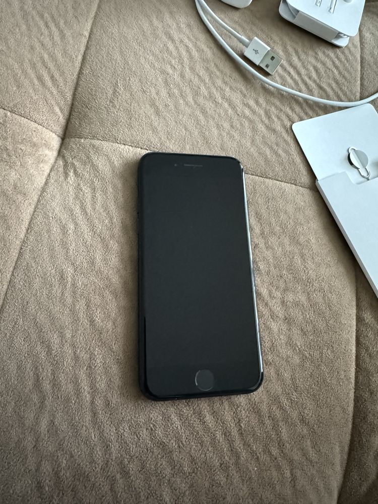 Iphone 7 128gb black работи с всички оператори