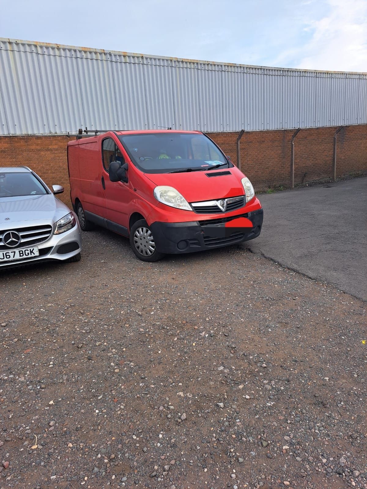 VAUXHALL Vivaro (Опел]
