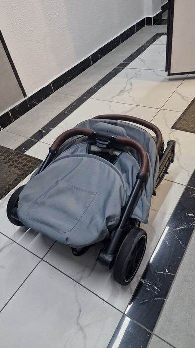 Продам прогулочную коляску