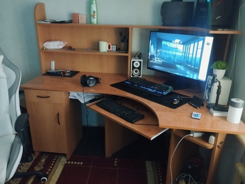Кампиютерние стол