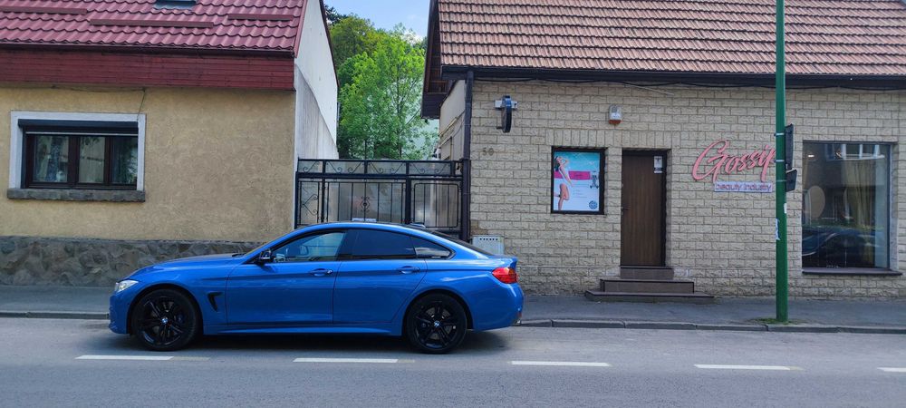 casa cu 2  apartamente, curte cu parcare și un spatiul comercial