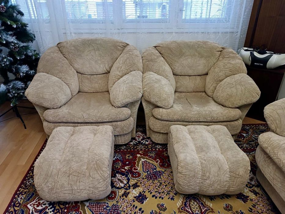 Комплект мека мебел – разтегателен диван + 2 фотьойла + 2 табуретки