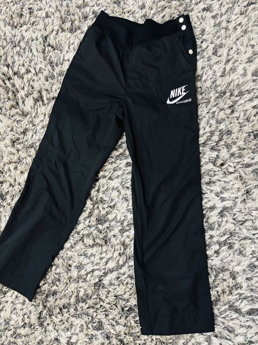 Pantaloni fas Nike cu capse marimea S