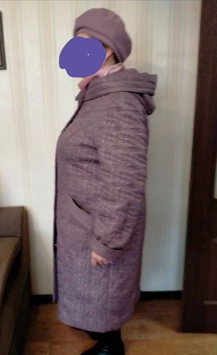 Демисезонное пальто, в отличном состоянии. .Недорого