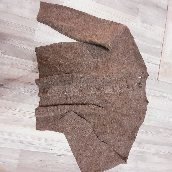 Плетена кафява жилетка