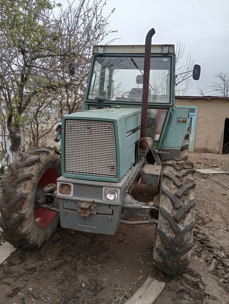 Vând Tractor fendt