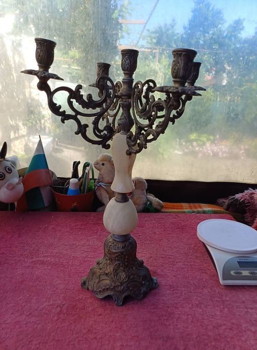 Стар Бароков свещник с оникс