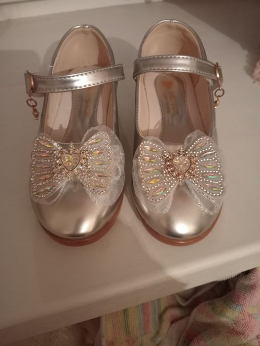 Продам туфельки для девочки
