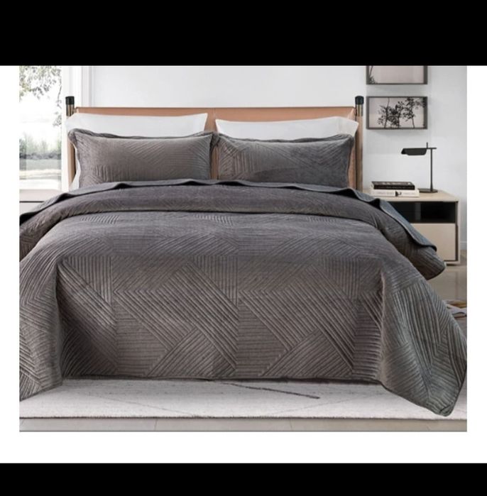 Продам новые покрывало +2 наволочки  ,велюр 240х220!