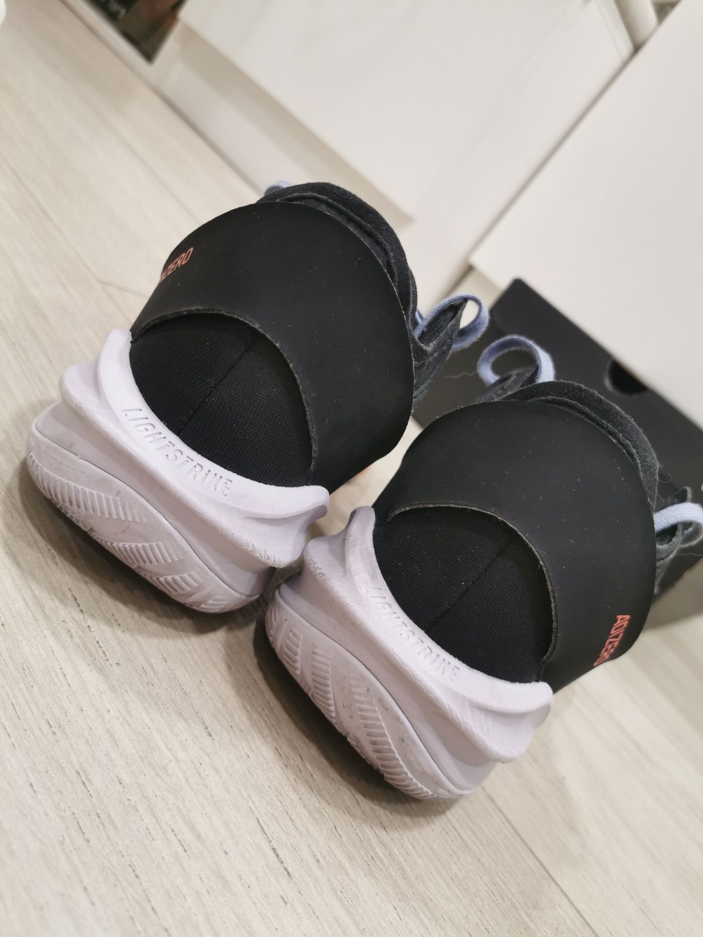 Обувки adidas adzizero 2.0