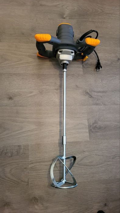 Продавам строителен миксер с регулиране на скоростта