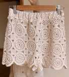 Pantaloni scurti brodati