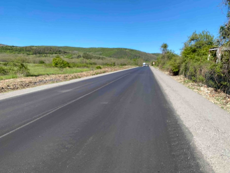 ИМОТ 4 дка, с лице на главен път Карлово - Казанлък