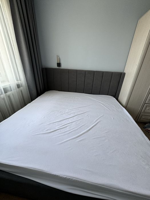 Двуспальная кровать