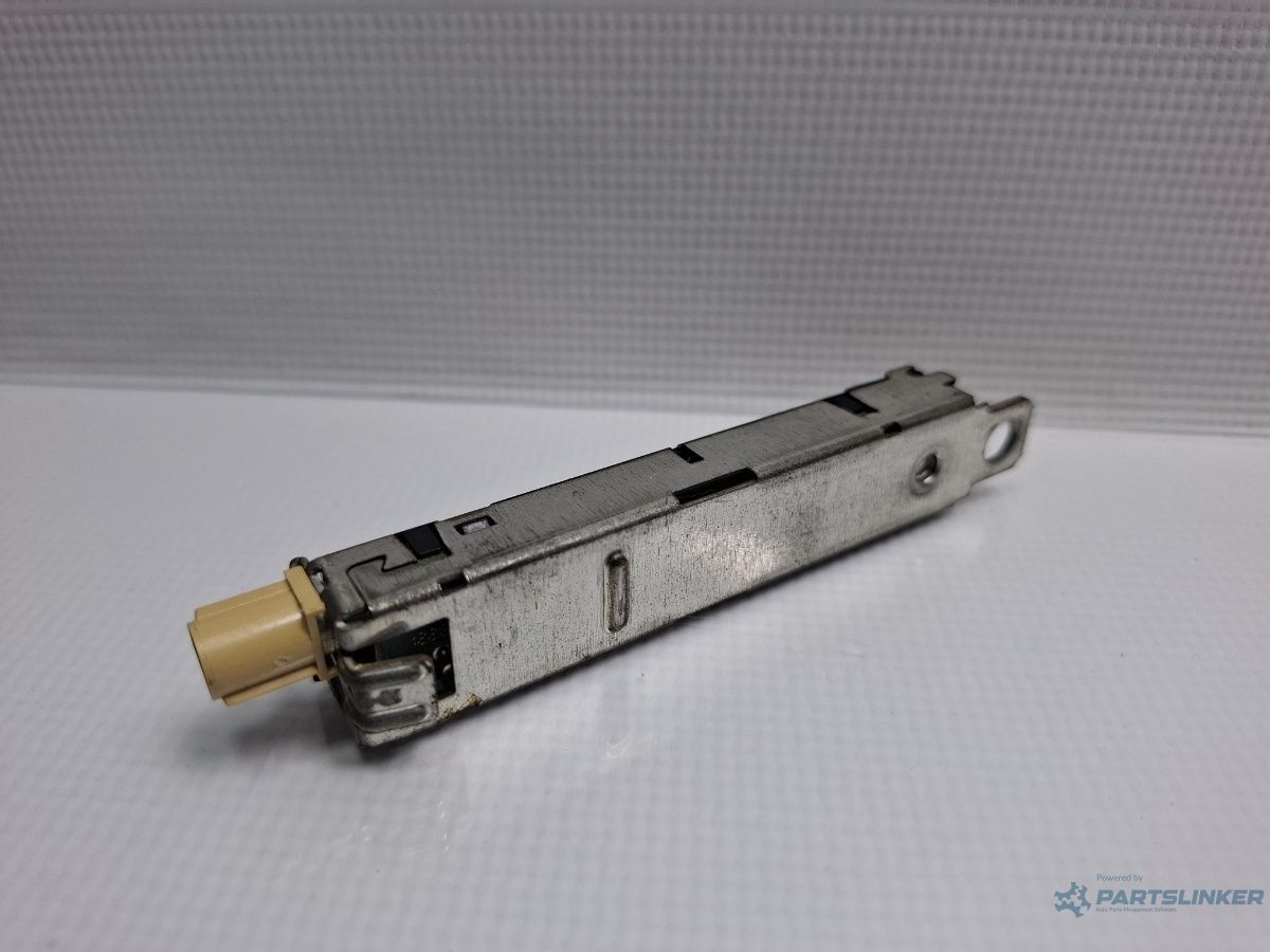 Amplificator antena VOLKSWAGEN JETTA IV 162, 163, AV3, AV2 2009 - > TDI CAYC 5C6035552A