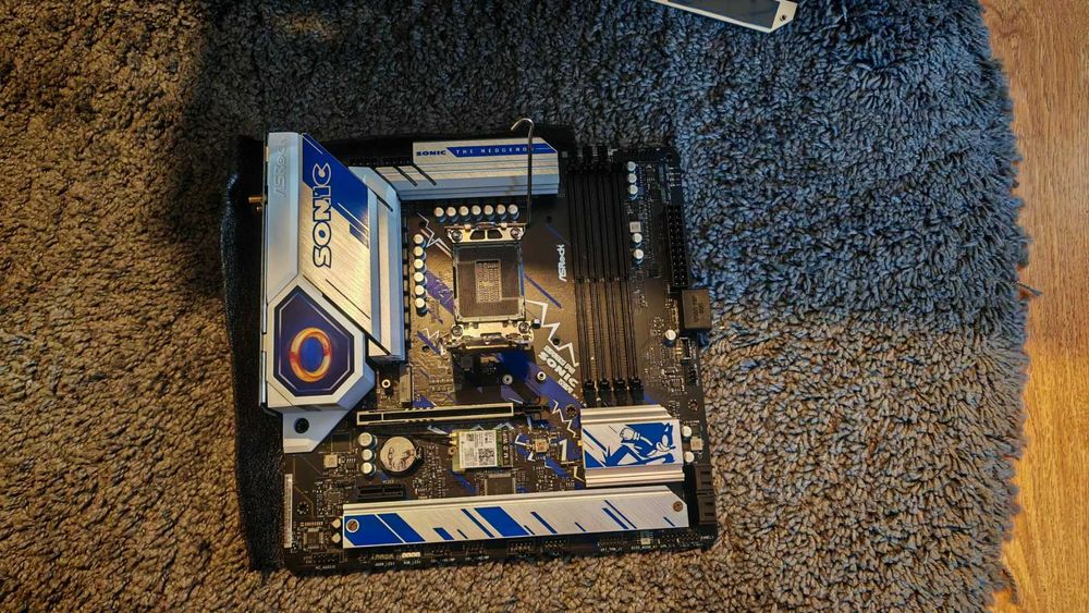 Asrock - B760M SONIC WiFi  LGA 1700 + Intel Core i7-12700KF, 12 Cores