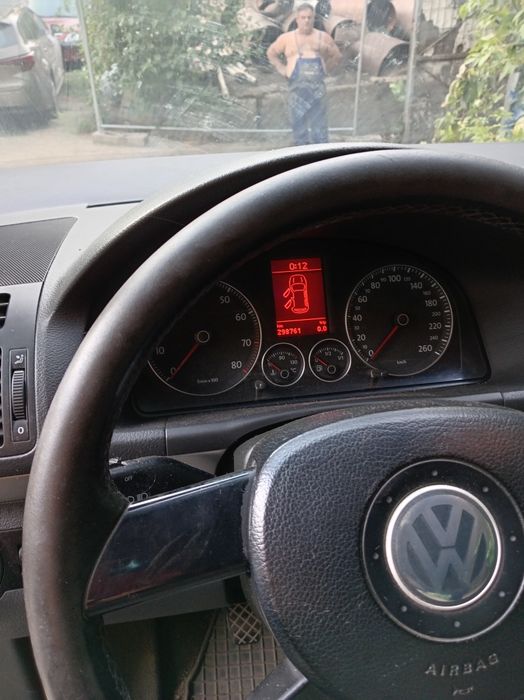 Vând auto wolkswage tuoran