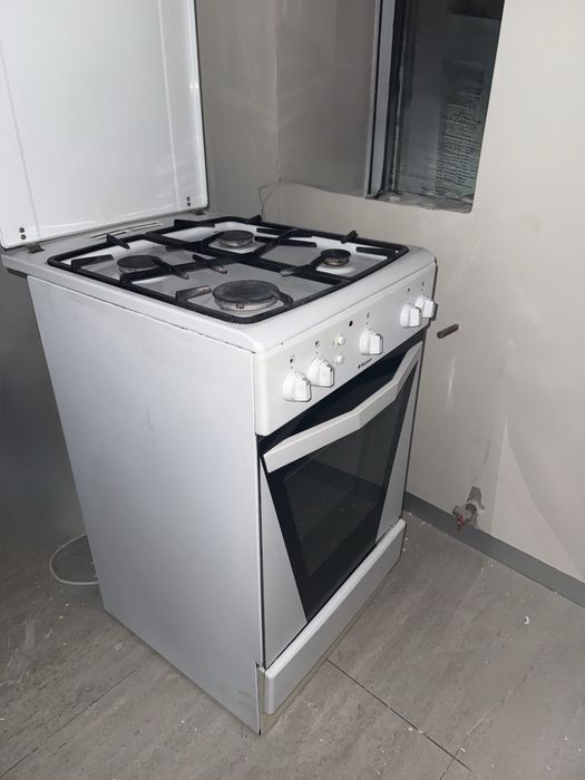 Продам газовую плиту