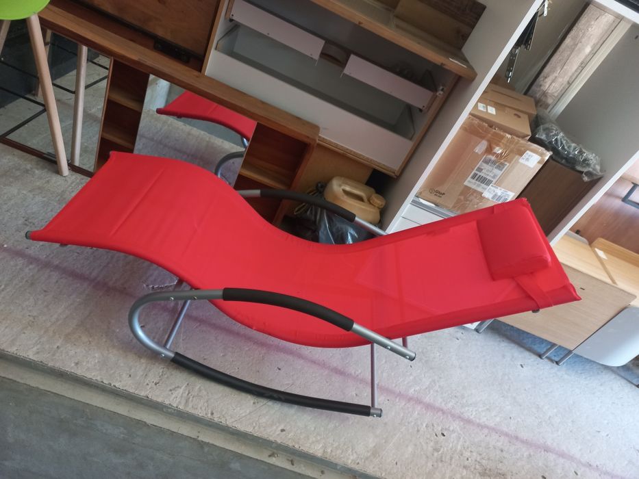 Șezlong nou roșu