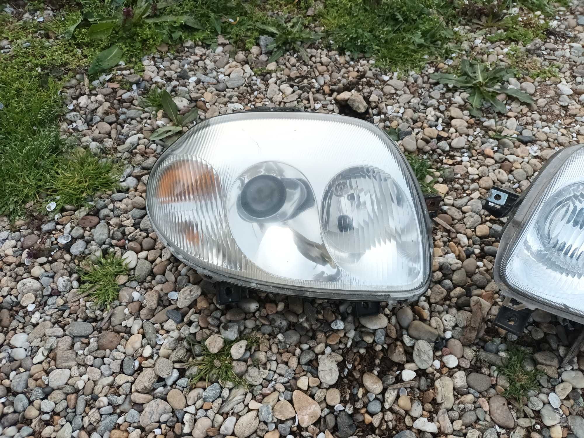 ляв и десен фар за рено клио 2 98 - 03 RENAULT CLIO II
