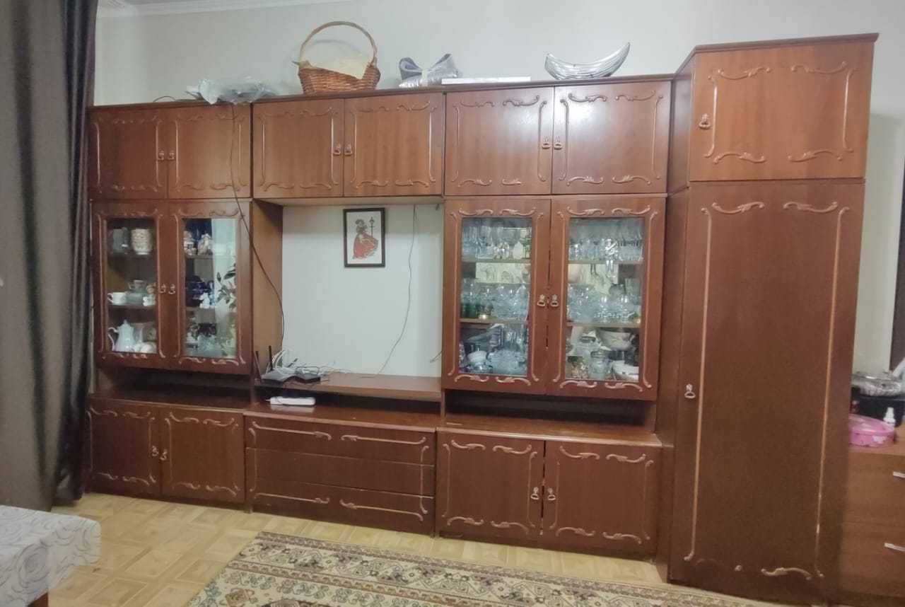 Стенка в зал, три сегмента + шифоньер. Самовывоз, Алматы, Аксай-2.