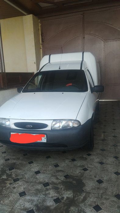 Автомобиль Ford курьер