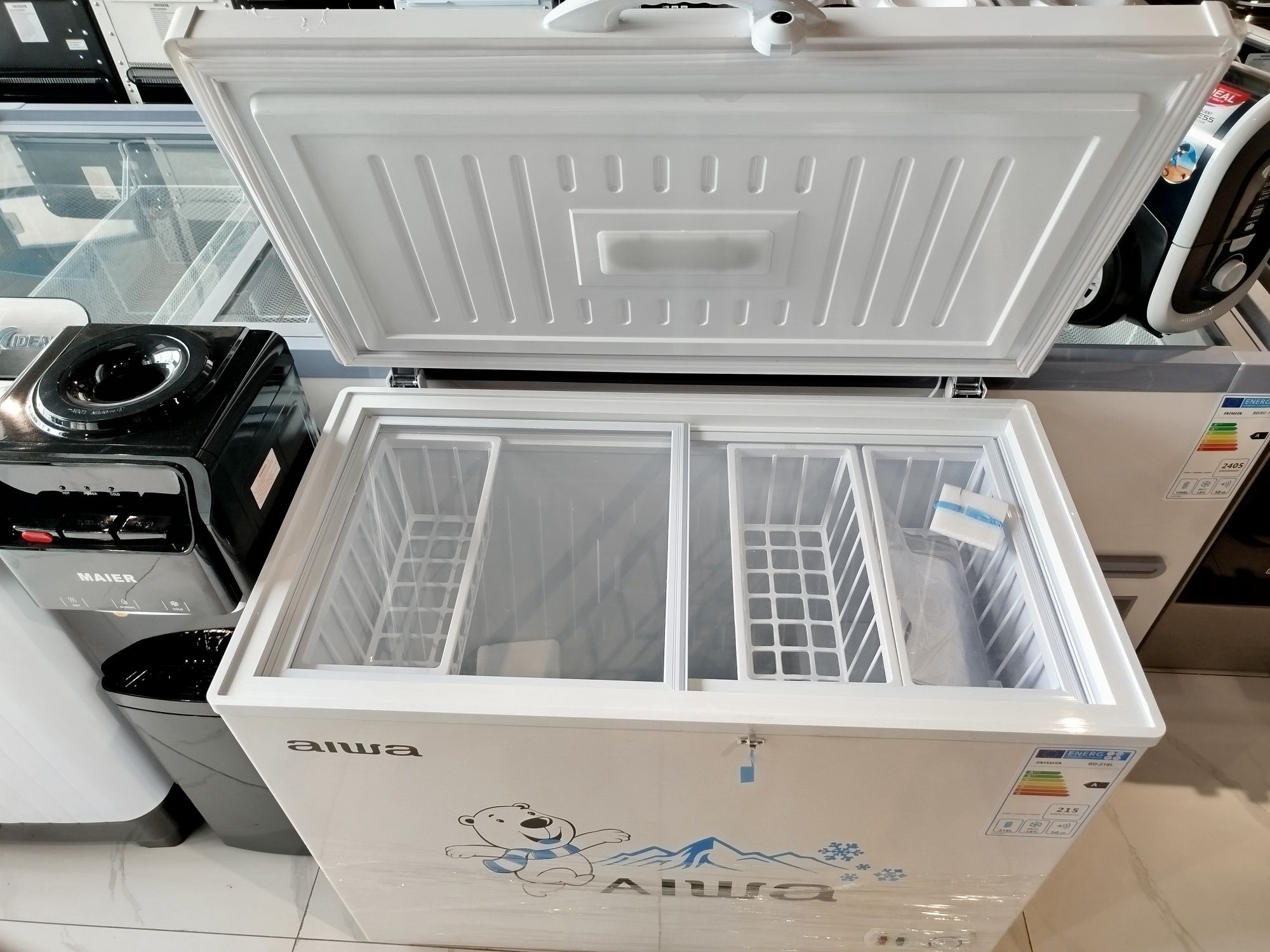 Морозильник Aiwa TB-218L сундук, внутри стекло