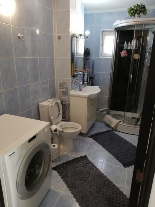 De vânzare  sau schimb cu casă apartament cu 4 camere, etaj 2 zona mic