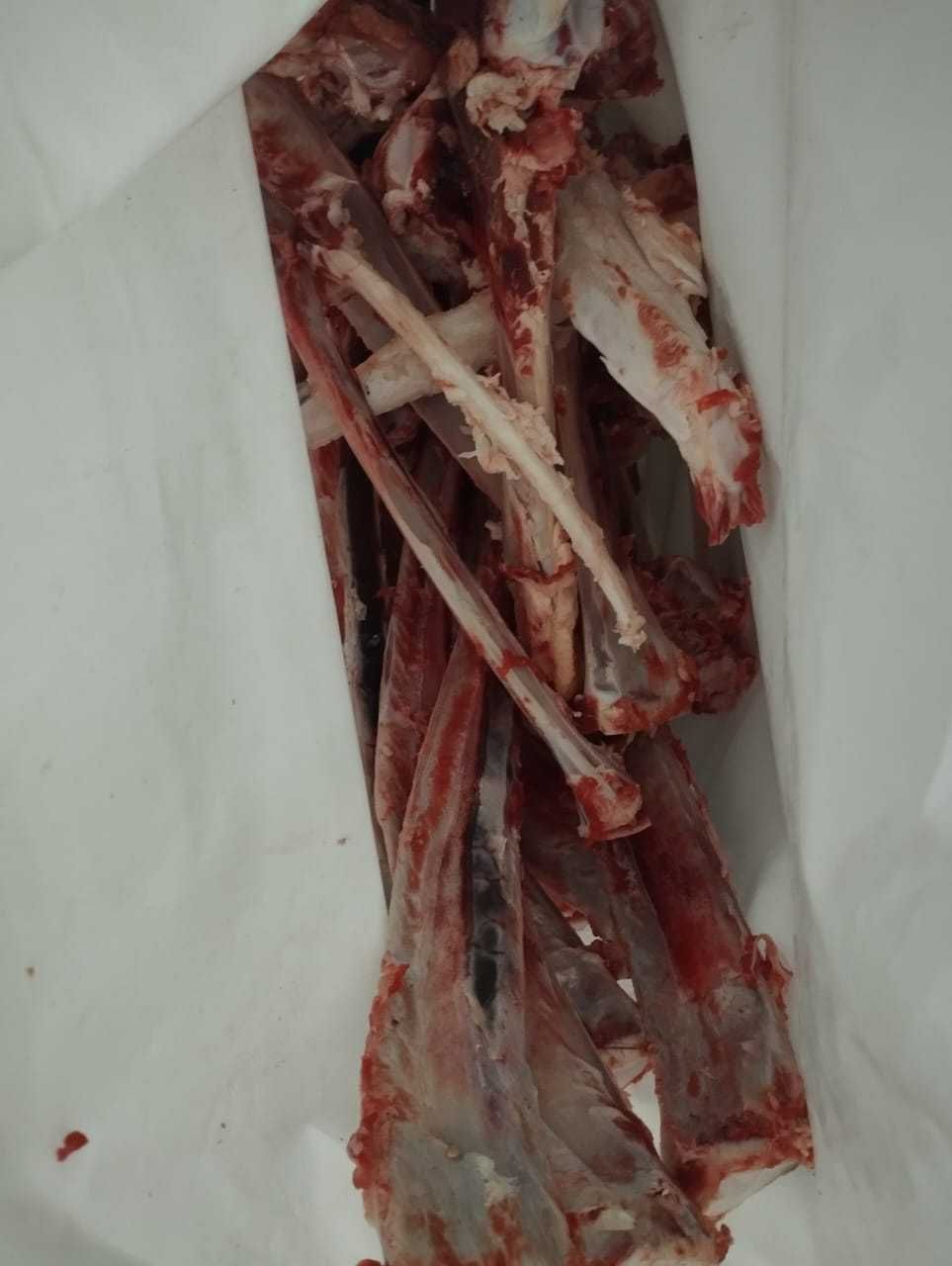 Куриные кости ( трубчатые и бедро), кости говяжьи