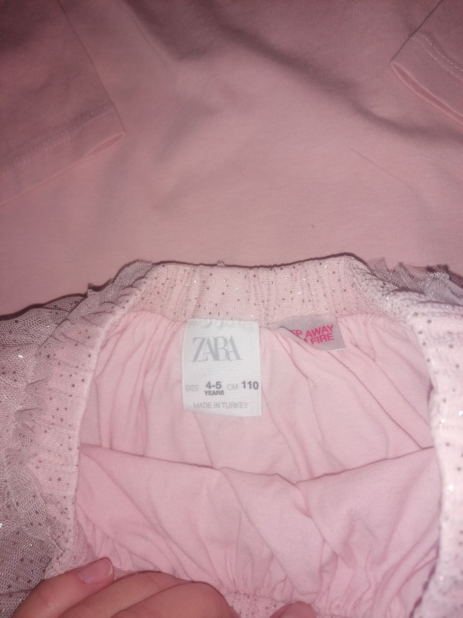 Fusta+bluza zara mărimea 110