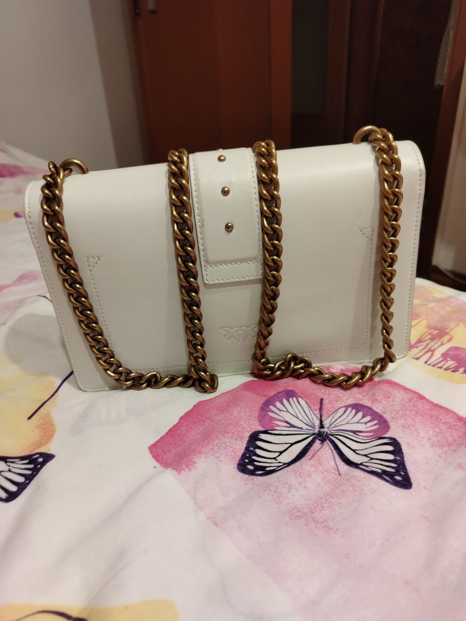 Бяла кожена чанта Pinko Love Bag Icon – като нова, носена 4 пъти