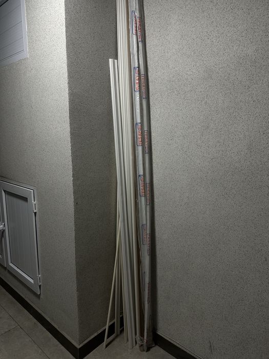 Плинтус белый классика дерево