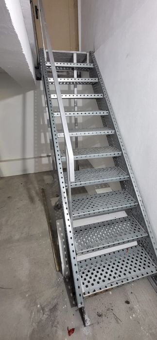 Scări metalice galvanizate la orice demisiune asiguram transport ori u