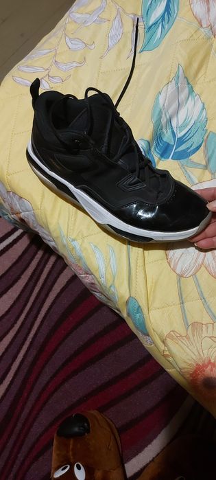 Jordan Stay Loyal 3 black and white