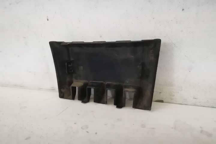Capac Distronic Grila Centrala Original In Stare Buna Skoda  Scala  1
