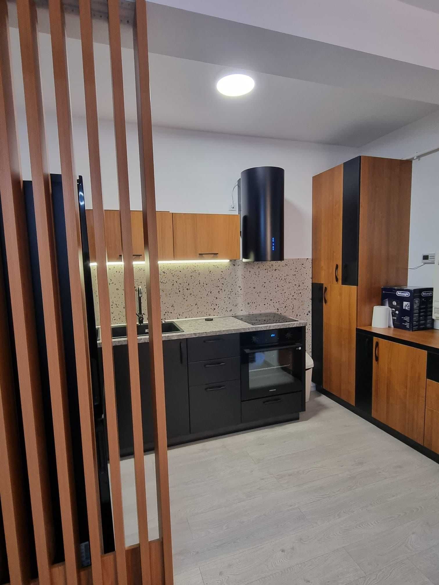 Inchiriez apartament cu 2 camere si 3 locuri de parcare