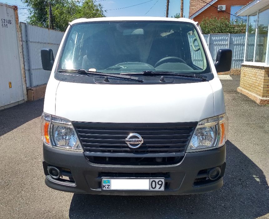 Nissan Urvan (цельнометаллический фургон)